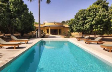 NDANGANE : Villa atypique avec piscine sur un terrain de 9 000 m2 à vendre