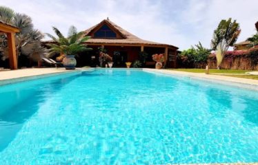NIANING : Villa 5 chambres avec piscine au bord de la lagune à louer
