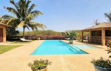 NIANING : Villa 5 chambres avec piscine au bord de la lagune à louer