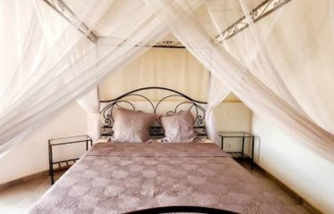 NIANING : Villa 5 chambres avec piscine au bord de la lagune à louer