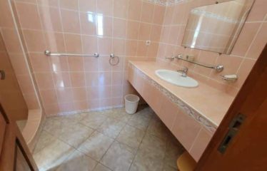 SALY : Villa pieds dans l’eau 6 chambres avec piscine à vendre