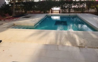 SALY : Villa pieds dans l’eau 6 chambres avec piscine à vendre