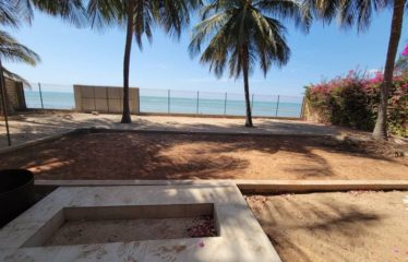 SALY : Villa pieds dans l’eau 6 chambres avec piscine à vendre