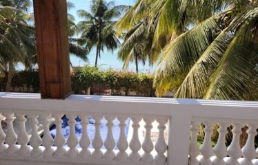SALY : Villa pieds dans l’eau 6 chambres avec piscine à vendre