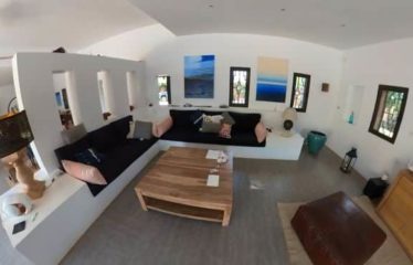 NGAPAROU : Villa de charme à vendre proche Piste des Milliardaires
