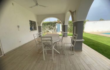 NGAPAROU : Villa à louer proche rond-point