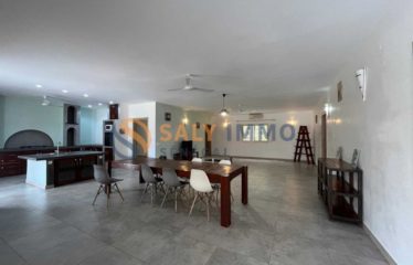 NGAPAROU : Magnifique villa à vendre contemporaine avec grand jardin