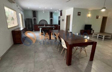 NGAPAROU : Magnifique villa à vendre contemporaine avec grand jardin