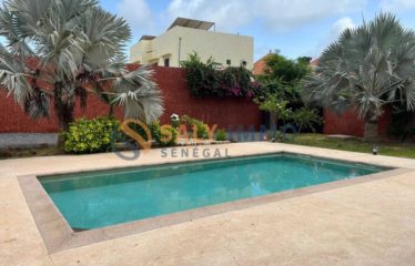 NGAPAROU : Magnifique villa à vendre contemporaine avec grand jardin