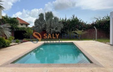 NGAPAROU : Magnifique villa à vendre contemporaine avec grand jardin