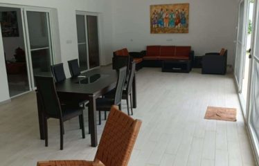 SOMONE : Villa contemporaine plain pied 4 chambres avec piscine à louer
