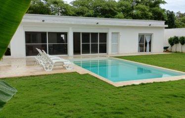 SOMONE : Villa contemporaine plain pied 4 chambres avec piscine à louer