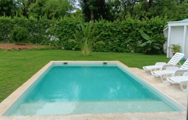SOMONE : Villa contemporaine plain pied 4 chambres avec piscine à louer