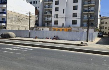 DAKAR ALMADIES : Terrain Commercial sur la route à vendre