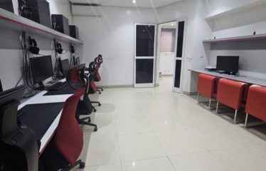 DAKAR PLATEAU : Local Commercial 90 m2 à louer – Emplacement Premium