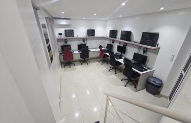 DAKAR PLATEAU : Local Commercial 90 m2 à louer – Emplacement Premium