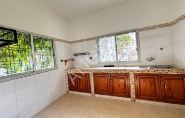 DAKAR ALMADIES : Villa à louer avec jardin