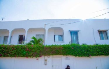 THIEES : Vente Villa d’angle R+1 500m2 à Grand Standing