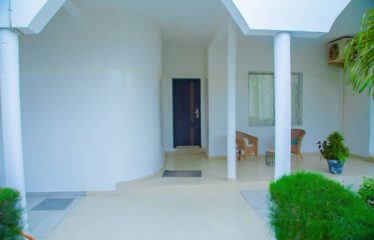 THIEES : Vente Villa d’angle R+1 500m2 à Grand Standing