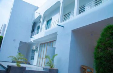 THIEES : Vente Villa d’angle R+1 500m2 à Grand Standing