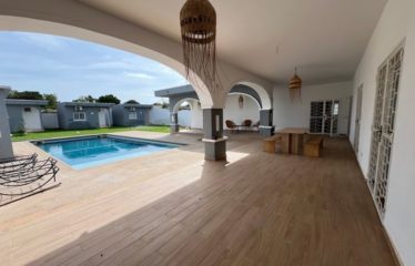 NGAPAROU : Villa neuve à louer meublée