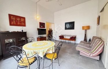 DAKAR PLATEAU : Studio meublé à louer avec balcon