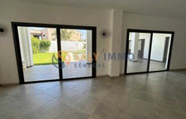 NGAPAROU : Villa R+1 à vendre 300 m² sur 800 m² de terrain