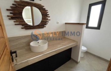 NGAPAROU : Villa R+1 à vendre 300 m² sur 800 m² de terrain