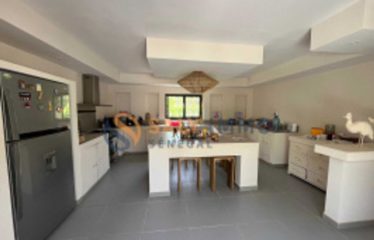 NGGAPAROU : Villa  à vendre 330 m² sur 2 850 m² de terrain