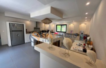 NGGAPAROU : Villa  à vendre 330 m² sur 2 850 m² de terrain