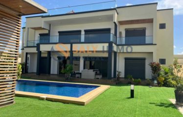 NGAPAROU : Villa R+1 5 chambres à louer