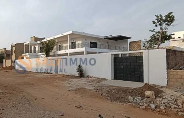 SALY : Villa R+1 avec piscine à louer