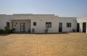 NGUERIGNE : Villa contemporaine standing 3 chambres et un studio avec piscine à vendre