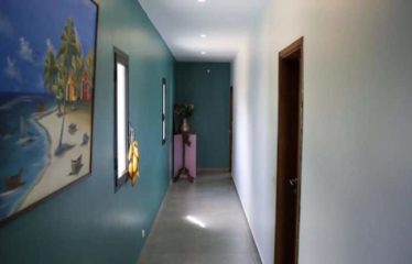 NGUERIGNE : Villa contemporaine standing 3 chambres et un studio avec piscine à vendre