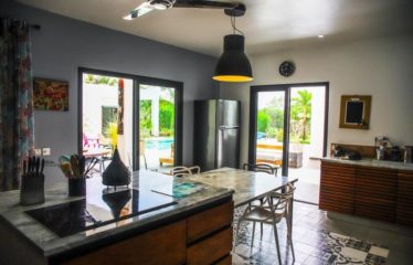NGUERIGNE : Villa contemporaine standing 3 chambres et un studio avec piscine à vendre