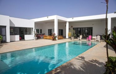 NGUERIGNE : Villa contemporaine standing 3 chambres et un studio avec piscine à vendre