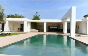 NGAPAROU : Magnifique propriété contemporaine à vendre