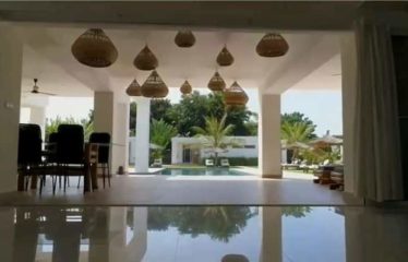 NGAPAROU : Magnifique propriété contemporaine à vendre