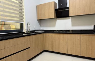 DAKAR POINT-E : Bel appartement moderne meublé et décoré avec goût à louer