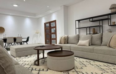 DAKAR POINT-E : Bel appartement moderne meublé et décoré avec goût à louer