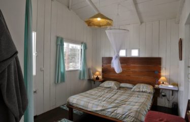 DIEMBÉRING : Superbe maison sur pilotis à vendre – Pieds dans l’eau