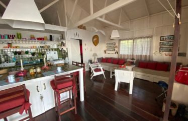 DIEMBÉRING : Superbe maison sur pilotis à vendre – Pieds dans l’eau