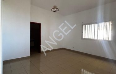 DAKAR YOFF : Grande villa R+1 à louer – Pied dans l’eau