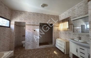 DAKAR YOFF : Villa d’angle à vendre à Onomo à Yoff