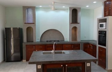 NGAPAROU : Villa contemporaine plain pied 4 chambres avec piscine à vendre