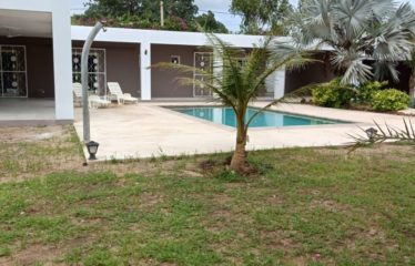 NGAPAROU : Villa contemporaine plain pied 4 chambres avec piscine à vendre