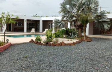 NGAPAROU : Villa contemporaine plain pied 4 chambres avec piscine à vendre