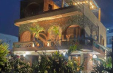 POPENGUINE : Villa authentique pieds dans l’eau à vendre