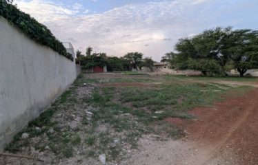 WARANG: 700m2 plot of land for sale