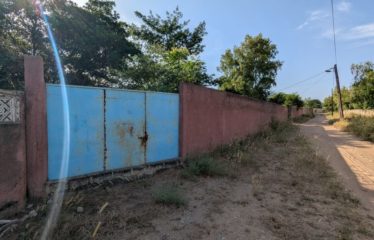 WARANG : Terrain clôturé de 300m2 à vendre